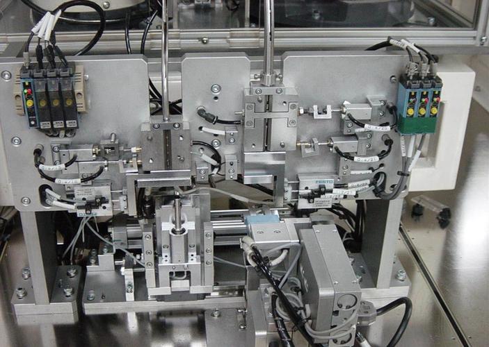 公司依靠先進自動化技術支持,獨立開發(fā)多種自動化專機及